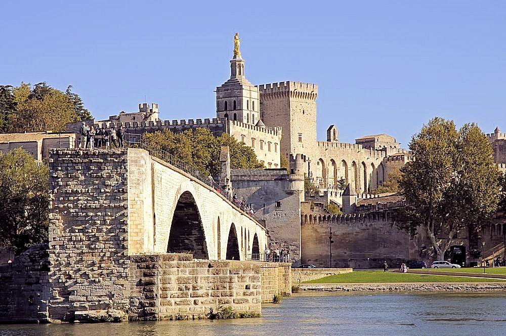 Photo credit: http://www.sablethome.com/activities-attractions/cities-in-provence/avignon/
